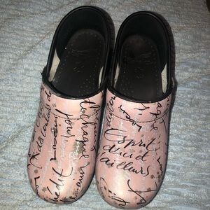 💕 Pink Danskos! 💕